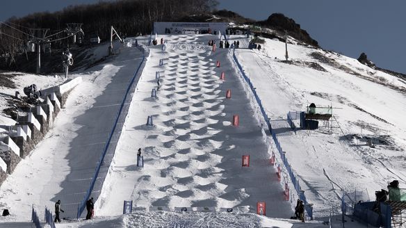 Thaiwoo moguls World Cup day 1