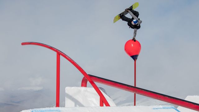 Takeru Otsuka (JPN) handplanting on his way to JWC slopestyle gold ©Jason Kerr/Winter Games NZ