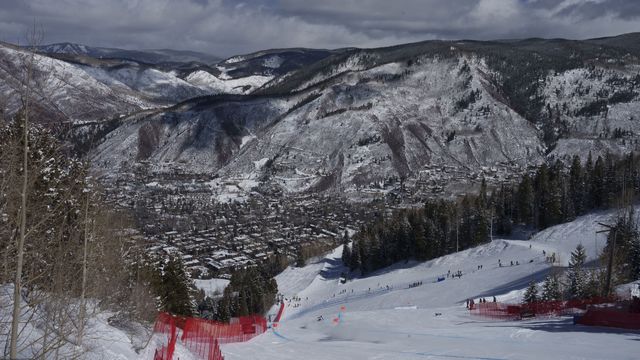 A snow storm with swirling winds caused a cancellation of the first race of the weekend in Aspen, Colorado (Agence Zoom).